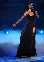 Рианна сверкала как алмаз на модном показе Victoria's Secret