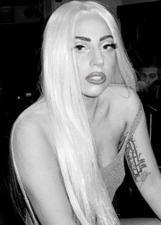 Фото Леди Гаги за сценой после выступления с Rolling Stones