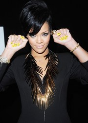 Ногти Рианны: Все внимание на маникюр певицы