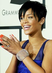 Ногти Рианны: Все внимание на маникюр певицы