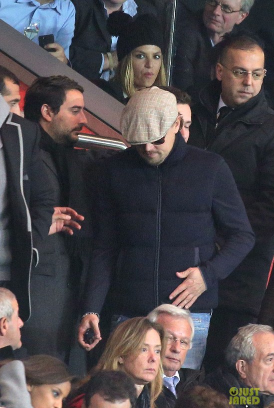 Примерный сын: Леонардо ди Каприо сходил на футбол с мамой