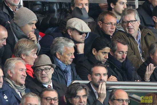 Примерный сын: Леонардо ди Каприо сходил на футбол с мамой