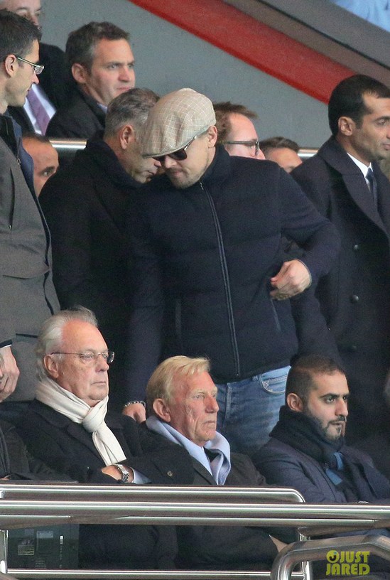 Примерный сын: Леонардо ди Каприо сходил на футбол с мамой