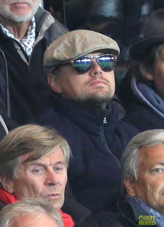 Примерный сын: Леонардо ди Каприо сходил на футбол с мамой