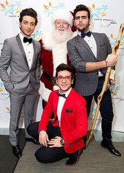 Встречаем новый год: Фото знаменитостей с Санта-Клаусом