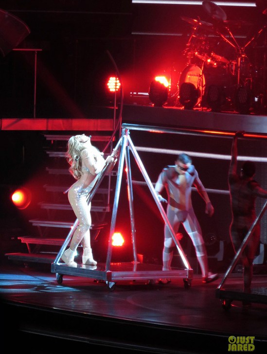 Бритни Спирс впервые выступила в Вегасе с шоу "Piece of Me"