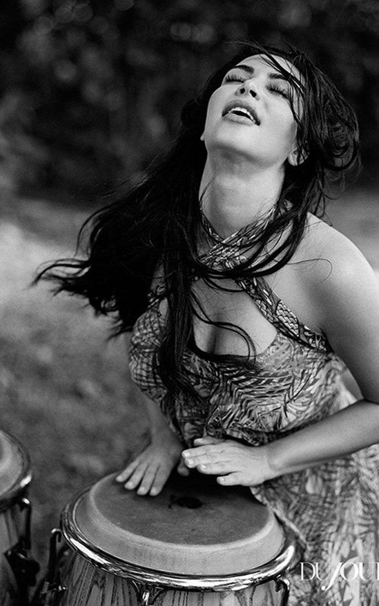 Беременная Ким Кардашян позирует для весеннего номера DuJour