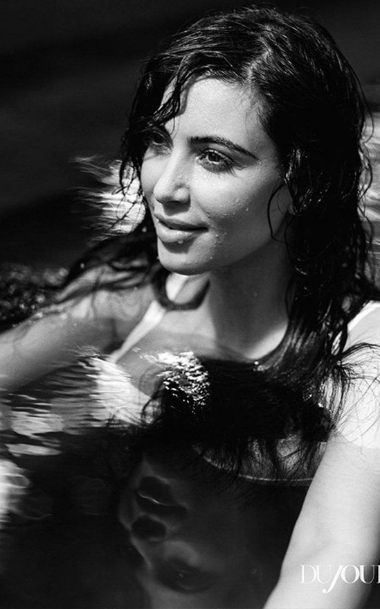 Беременная Ким Кардашян позирует для весеннего номера DuJour