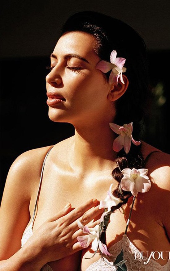 Беременная Ким Кардашян позирует для весеннего номера DuJour