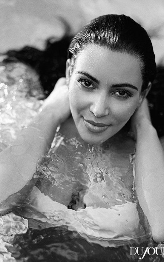 Беременная Ким Кардашян позирует для весеннего номера DuJour