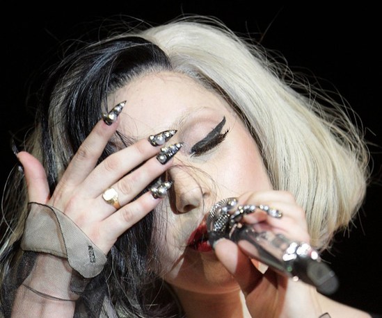 Ногти Леди Гаги: 20 вариантов маникюра от звезды