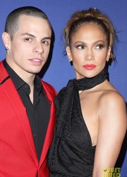 Дженифер Лопес и Каспер Смарт на открытии ресторана в Вегасе