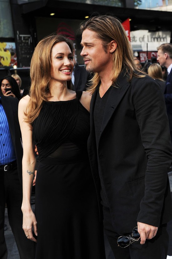 Анджелина Джоли после удаления груди впервые вышла в свет