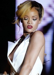 Рианна опоздала на концерт в Монте-Карло на три часа