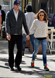 Эштон Катчер и Мила Кунис на прогулке в Нью-Йорке