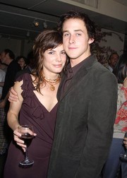 20 знаменитых женщин, которые выбрали молодых мужчин