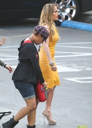 Яркая дива: Солнечный образ певицы Дженифер Лопес