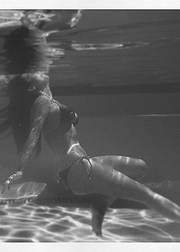 Ким Кардашян собрала целую коллекцию фотографий в бикини