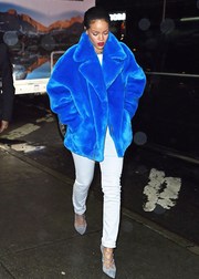 Зимний тренд: Звезды показывают, как носить теплое пальто