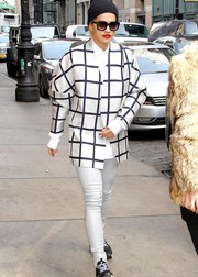 Зимний тренд: Звезды показывают, как носить теплое пальто