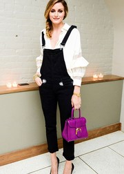 Шик и комфорт: Знаменитости в джинсовых комбинезонах