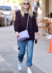 Джинсы-бойфренды: Знаменитости демонстрируют модный тренд