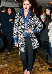 Теплее, еще теплее: Знаменитости в стильных пальто