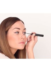 10 знаменитостей, которые сами делают себе макияж