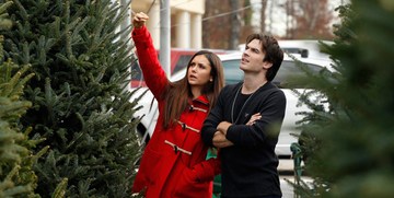 Нина Добрев и Йен Сомерхолдер выбрали рождественскую елку