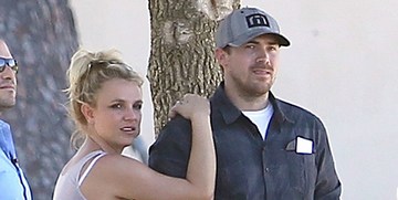 Бритни Спирс взяла с собой бойфренда на футбольную игру сына