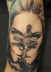 40 прекрасных и ужасающих татуировок в виде знаменитостей