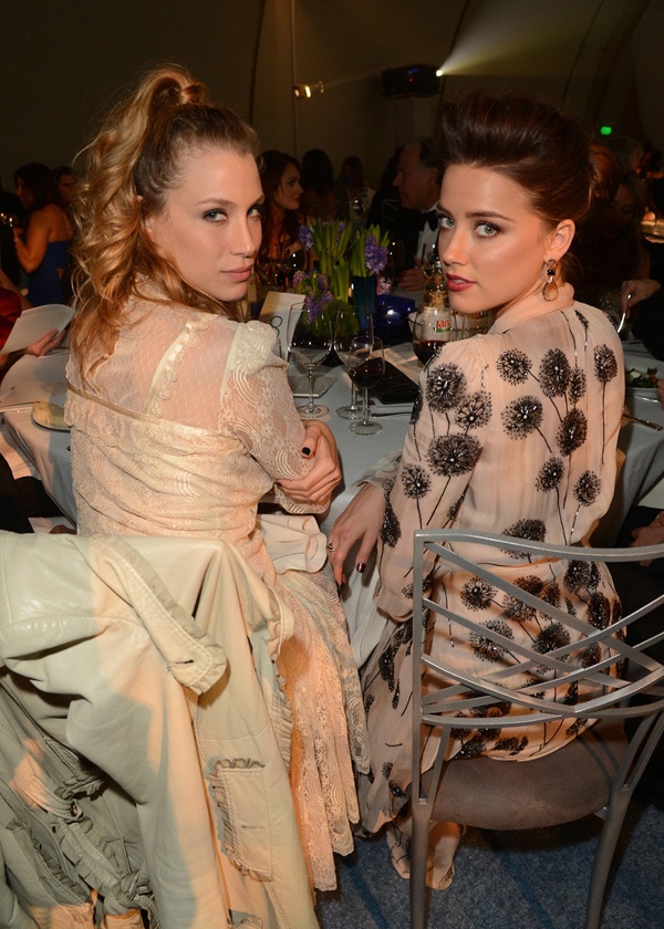 Амбер Херд с новой подругой Мари де Вильпен