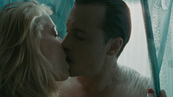 Джонни Депп и Амбер Херд в фильме "Ромовый дневник"