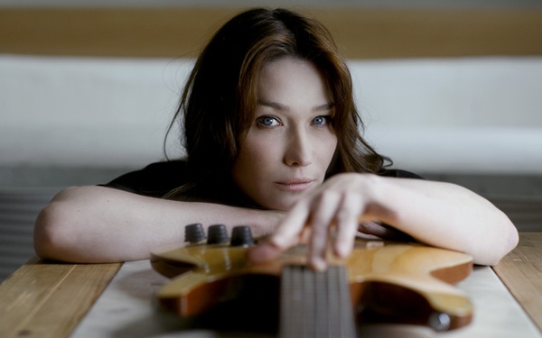 певица Карла Бруни