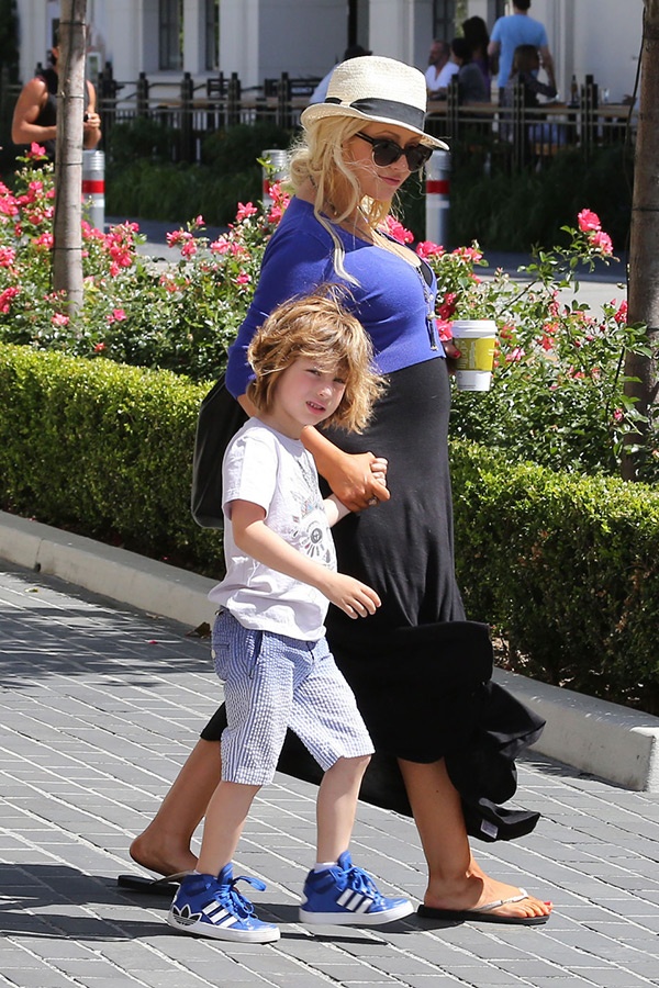 Беременная Кристина Агилера с сыном Максом